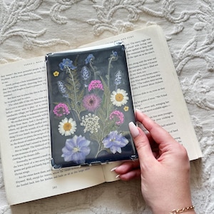 野生の花の Kindle インサート | 本物の押し花 | 本っぽいギフト | 電子書籍リーダー | Kindle アクセサリー | ブックカバー | リーダー | イースター バスケットのアイデア