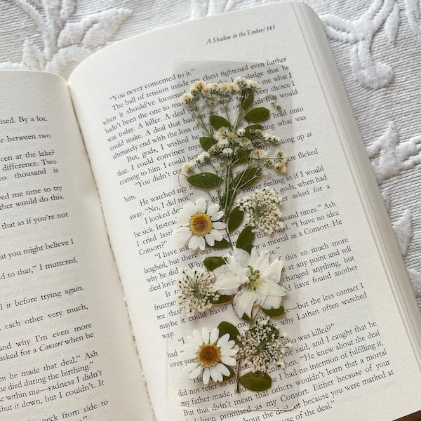 white wildflower bookmark | real dried flowers | bookmark for women | bookmark with tassel | bookmark set | gift idea | custom bookmark