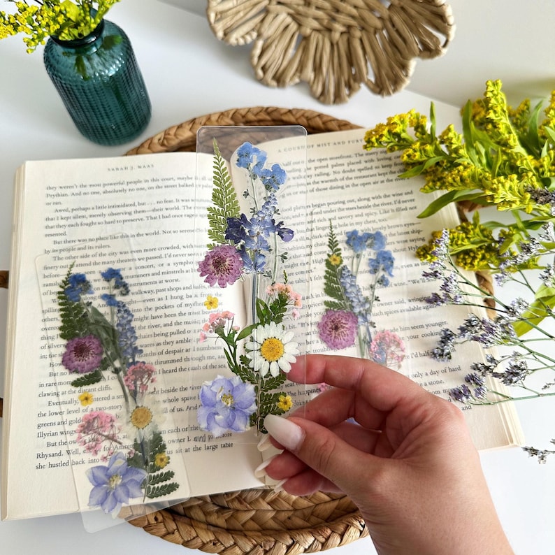 Bokmärke med pressade vildblommor - Torkade blommor Laminerade bokaccessoarer Present till läsare Bokälskare - Sidmarkör bild 1