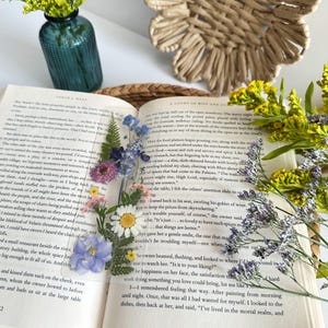 Bokmärke med pressade vildblommor - Torkade blommor Laminerade bokaccessoarer Present till läsare Bokälskare - Sidmarkör bild 5