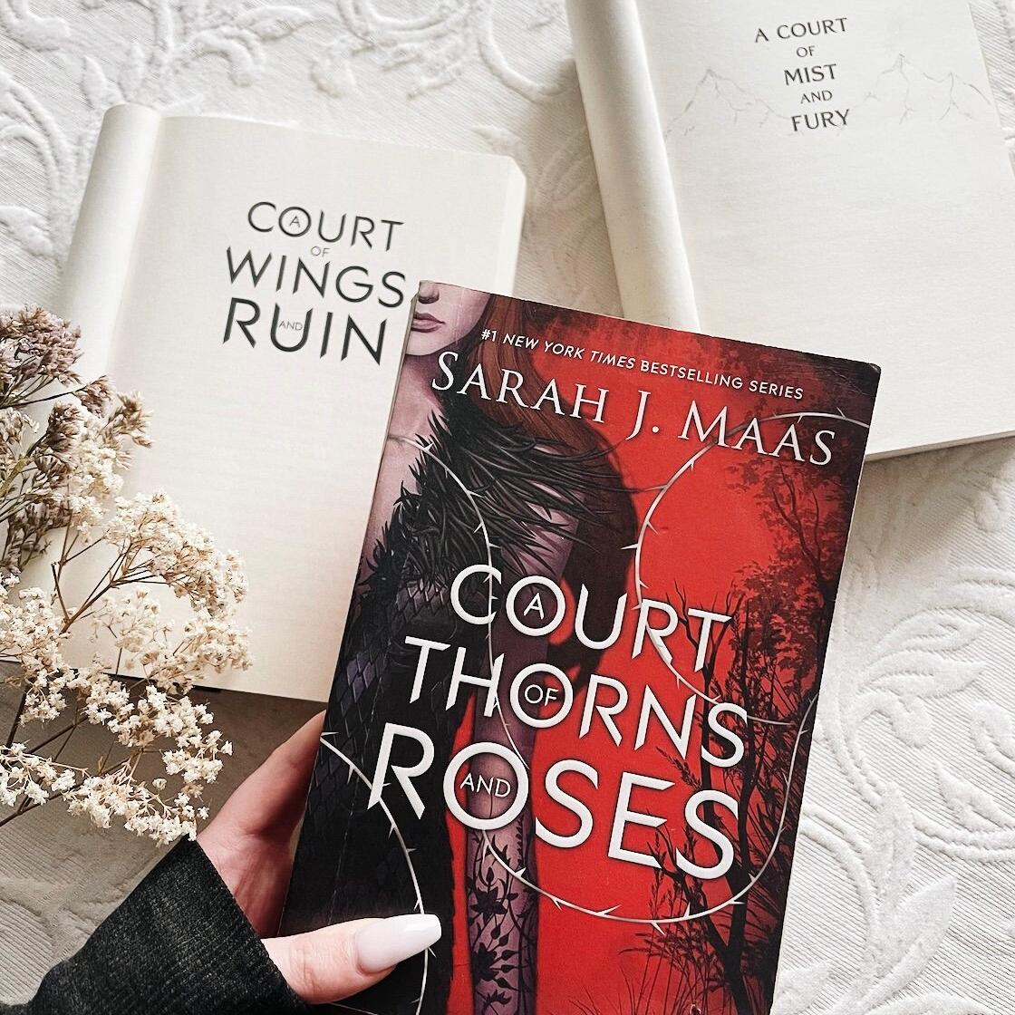 ORIGINAL COVER Edition of a Court of Thorns and Roses