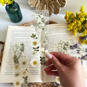 White Wildflower Pressed Floral Bookmark - Book Accessory Bookish Lover Book Club Gift for Reader - Laminated Flowers Page Marker for Her