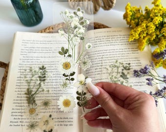 Vitt bokmärke med pressade blommor och vildblommor - Boktillbehör, bokälskare, bokklubb, present till läsare - Laminerad sidmarkör med blommor för henne