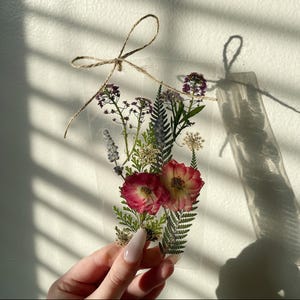 Rosen + Wildblumen Lesezeichen | echte getrocknete Blüten | Geschenk für Buchliebhaber | Lesezeichen mit Quaste | Lesezeichen für Damen | sommerliche Lektüre | einzigartig