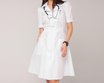 Elegant medisch uniform voor verpleegkundigen– Opspelden ceremoniejurk