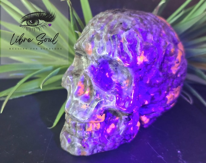 Yooperlite Crystal Skull: UV Active Carved Stone (3.5"x2.75", 406g)