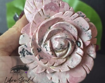 Intaglio floreale in rodocrosite peruviana con supporto: cristallo del chakra del cuore