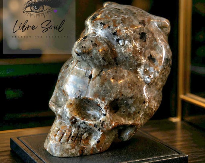 Yooperlite Crystal Wolf Head on Skull | UV Reactive