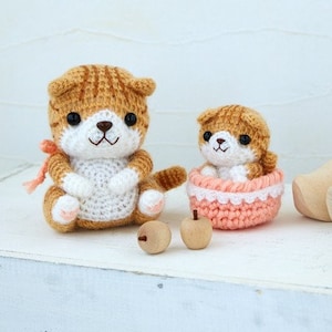 Japanese Hamanaka Crochet Craft Kit, Amigurumi Kit - Scottish Fold Parent and Child