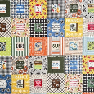 Könnte beinhalten: Ein Patchwork-Stoff mit einer Vielzahl von Mustern und Farben. Quadrate zeigen florale Designs, Text und geometrische Formen. Farben sind Grün, Gelb, Blau und Orange. Einige Quadrate haben den Text "Paris Metro" und "Bonjour".