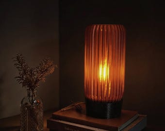 Lampe de table Art Déco Ambre Ondulée, Lampe de bureau en plastique recyclé, Éclairage écologique pour la maison et le bureau