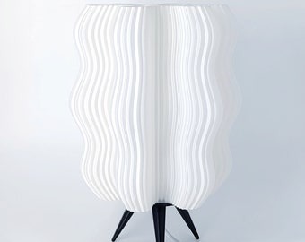 Sculptural Wavy Table Lamp: Amber Desk Light for Studio, Bedroom – Cozy Accent Light