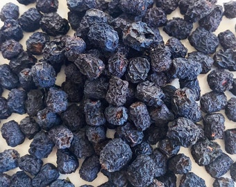 Dried aronia berries from Quebec, highly antioxidant. Hand-picked and delicately dried.