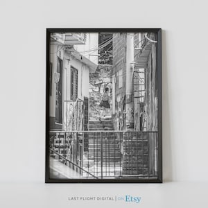 Colombia poster, Medellin print, Favelas, stadsgezicht, Colombia print, zwart-wit fotografie, stadsstraten, Zuid-Amerika, Medellin poster