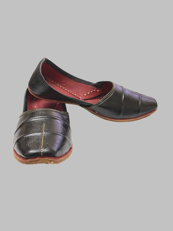 Punjabi Jutti, Punjabi shoes, wedding jutti, Leather jutti, Punjabi gift items