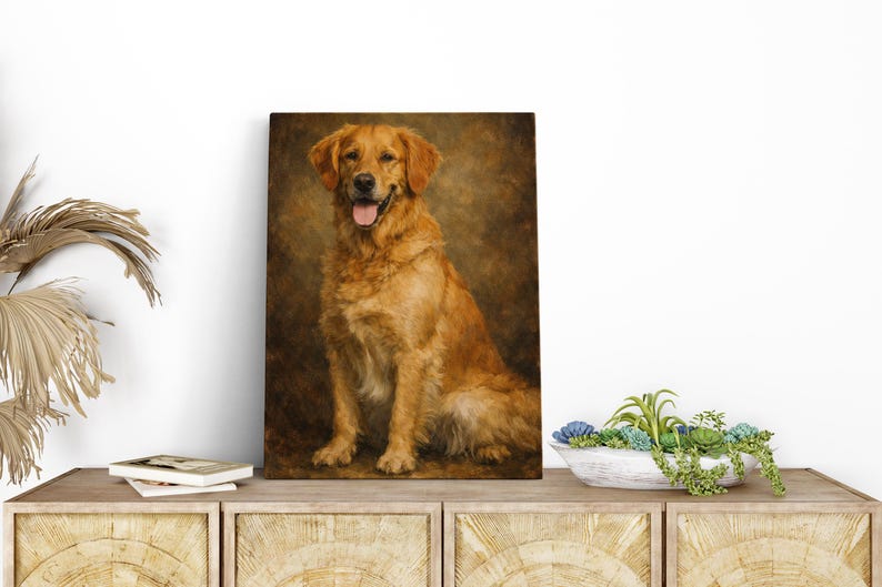 Może przedstawiać: Oprawiony wydruk na pł&oacute;tnie przedstawiający psa Golden Retriever. Pies siedzi z wystawionym językiem na ciepłym, teksturowanym tle. Grafika jest eksponowana na drewnianej szafce z dekoracyjnymi detalami.