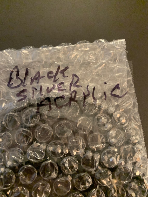 BLACKWHITE LONGFLAPPER NECKLACE - image 9