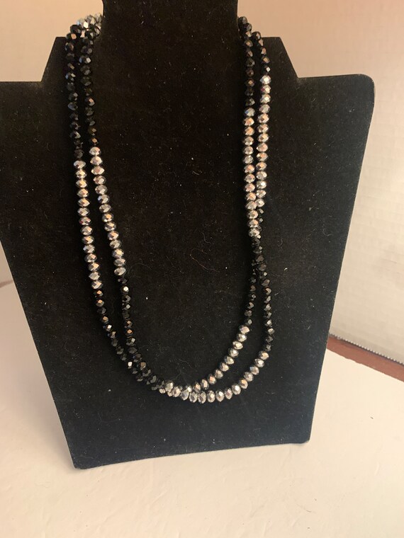 BLACKWHITE LONGFLAPPER NECKLACE - image 2