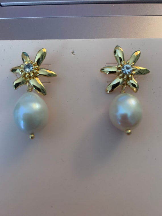 Eliana Pearl white gold pearl earrings