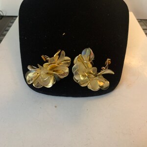 Vintage gerippte Gold Ton Clip an Ohrringen