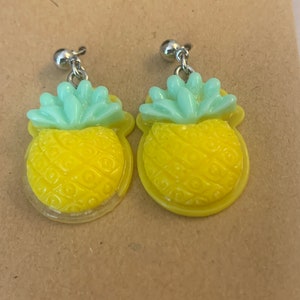 STUD EARRINGS