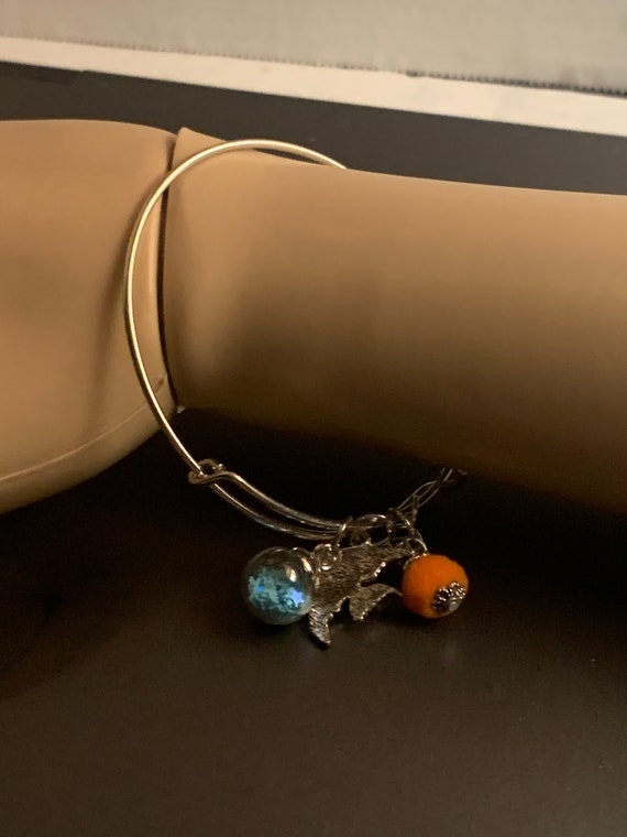 ADJUSTABLE WIRE CHARMBRACELET - image 1