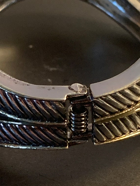 SiLVER INFiNITY KNOT HiNGED BRACELET - image 5