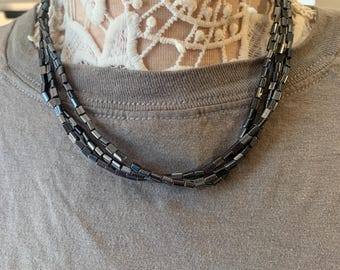Collar de hematita de 3 hebras y 18 pulgadas