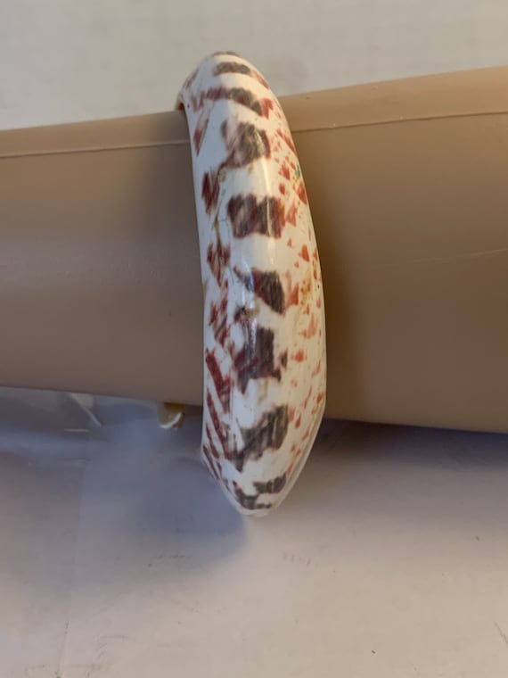 Large cream colored shell cuff bracelet decorated… - image 3