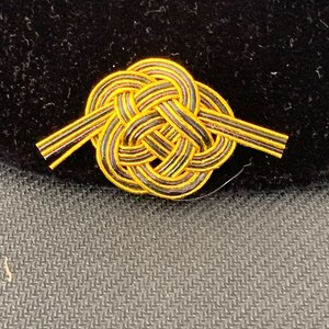Gold Tone Twisted Knot Brooch