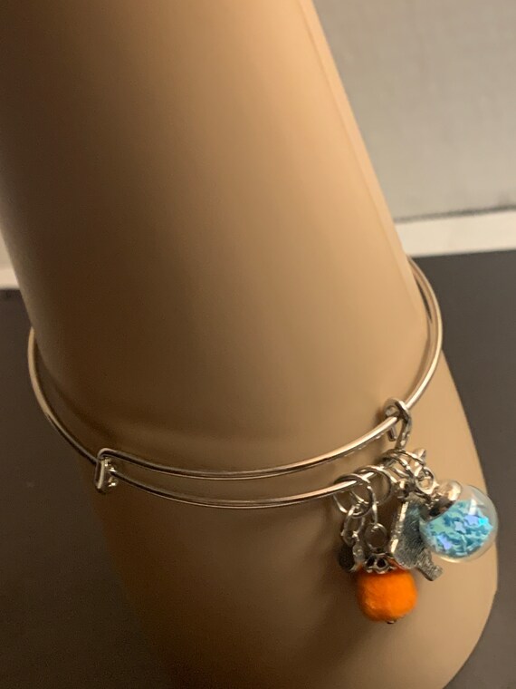 ADJUSTABLE WIRE CHARMBRACELET - image 2