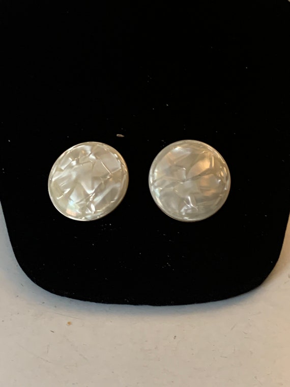 Vintage Dome Natural Mother of Pearl Earrings