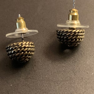 STUD EARRINGS
