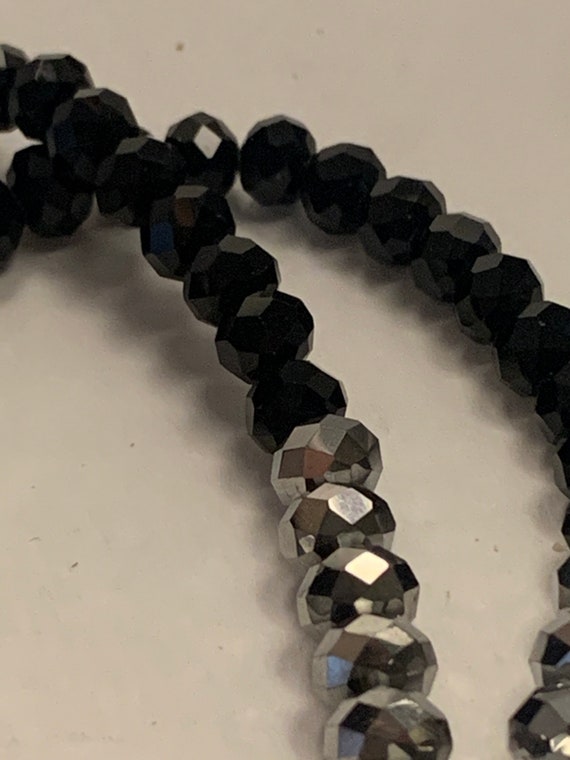 BLACKWHITE LONGFLAPPER NECKLACE - image 8