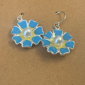 STUD EARRINGS