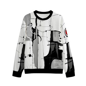 Può includere: Una felpa bianca a maniche lunghe con un design astratto in nero e grigio. Il design presenta forme geometriche e linee, con un piccolo cerchio rosso sulla manica destra.
