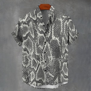 Camisa de algodón con estampado animal de piel de serpiente y botones, ideal para fiestas y vacaciones.