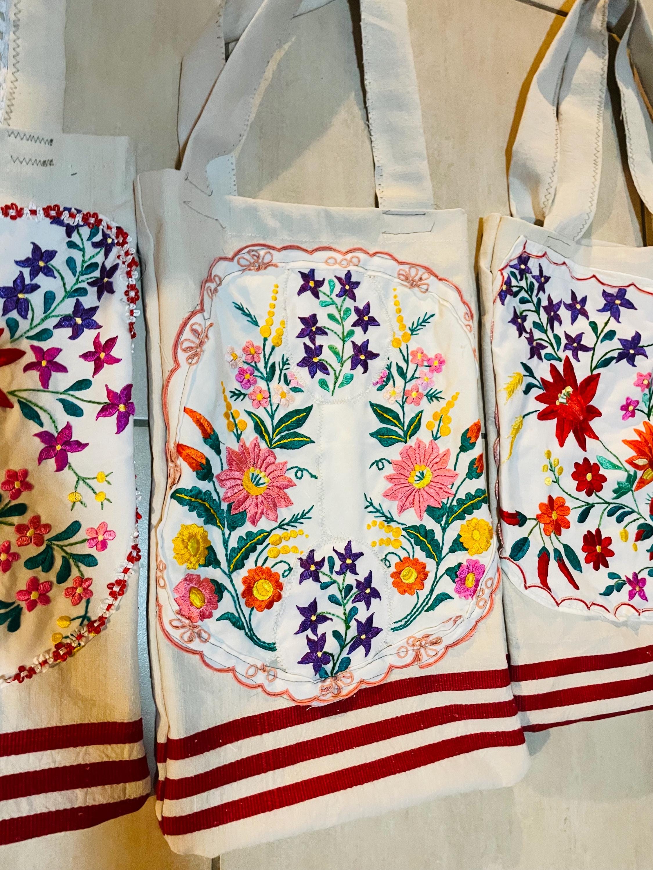 カロチャ刺繍 リメイク フラットトートバッグ ハンガリー ヴィンテージリネン ハンガリー刺繍のハンドメイドトートバッグ｜カロチャの民芸品