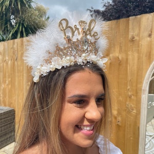 Bride to Be Hen Party Crown in Gold and White, Extravagant Bride Feather Headband with Rhinestone & Faux Pearl details image 5