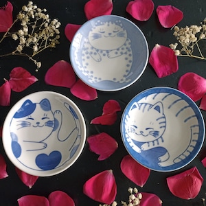 Small ceramic cat bowl, cat trinket dish, cat ring holder dish, cat lovers gift