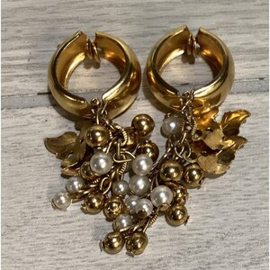 Goldtone Clip On Earrings w/ Faux Pearl Stones & Leaves Dangle Vintage A19
