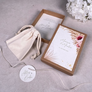 Geschenkschachtel „BLOSSOM“ | Geschenkbox | Geschenk zur Hochzeit | Geldgeschenk personalisiert mit Namen, Baumwollsäckchen + Anhänger
