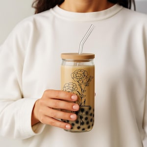 Personalized Iced Coffee Cup Floral Retro, Custom Can Glass with Lid and Straw, Bridesmaid Gift, Bachelorette Glass Cup, Bridesmaid Proposal