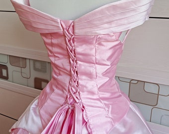 インスピレーションを受けたピンクのオーロラ姫ドレスコスプレ