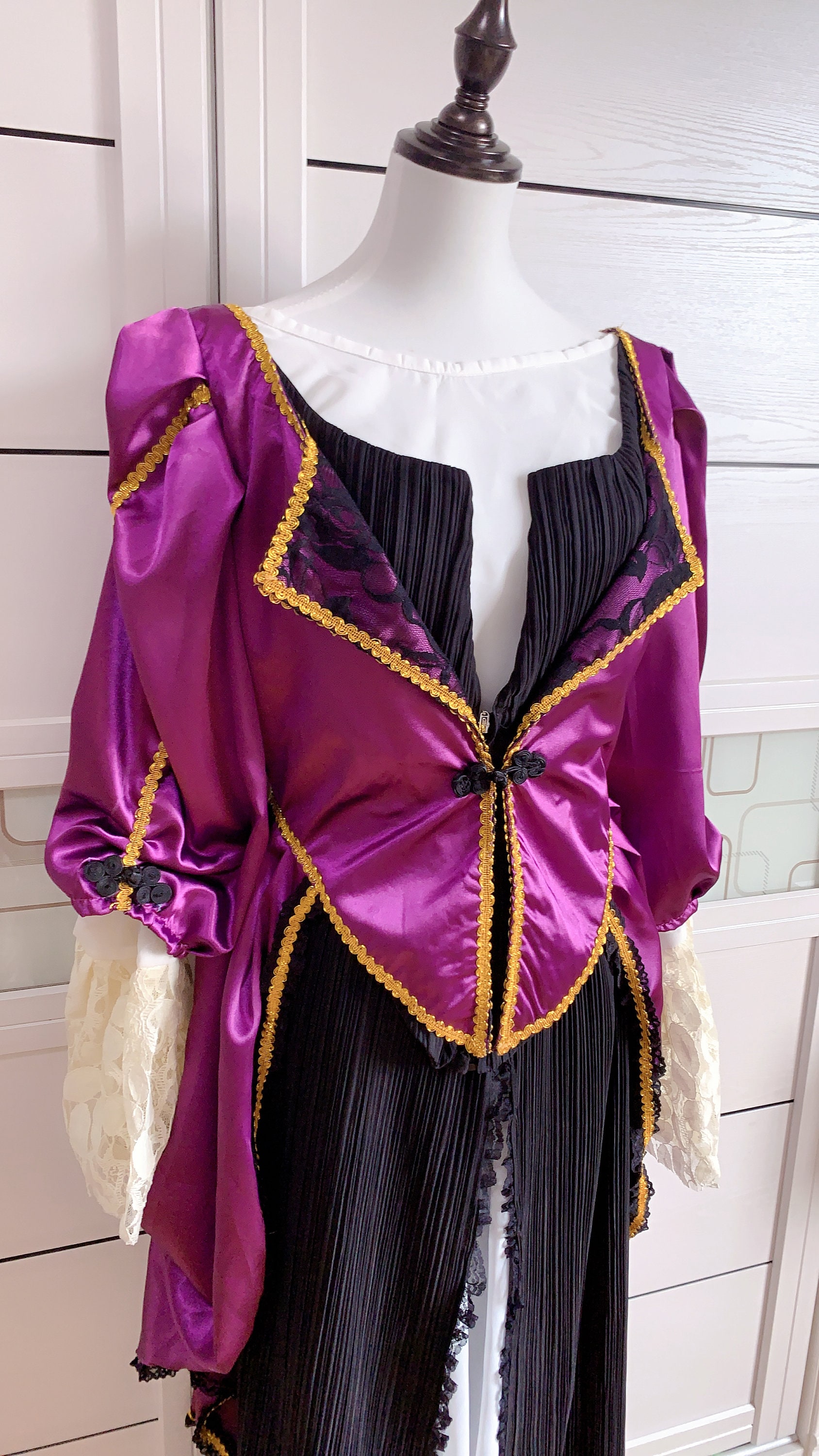 elizabeth swann purple dress Pirate of the carribean