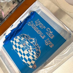 Siebdruck Rahmen mit blauer Farbe