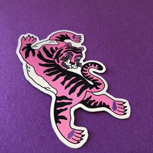 Rosa Tiger Sticker mit spiegelnder Vinyl Optik und Glitzereffekt image 3