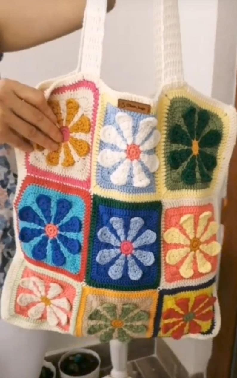 Crochet bag , granny square bag , crochet daisy bag , tote crochet pattern, flower crochet bag image 4