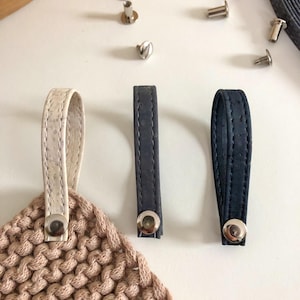 Aufhänger Nachrüstset für gehäkelte und gestrickte Topflappen - Korkband mit Buchschraube/Niete