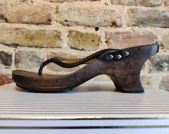 Candie's vintage 90s Japanese geta style wood platform heel vintage sandals